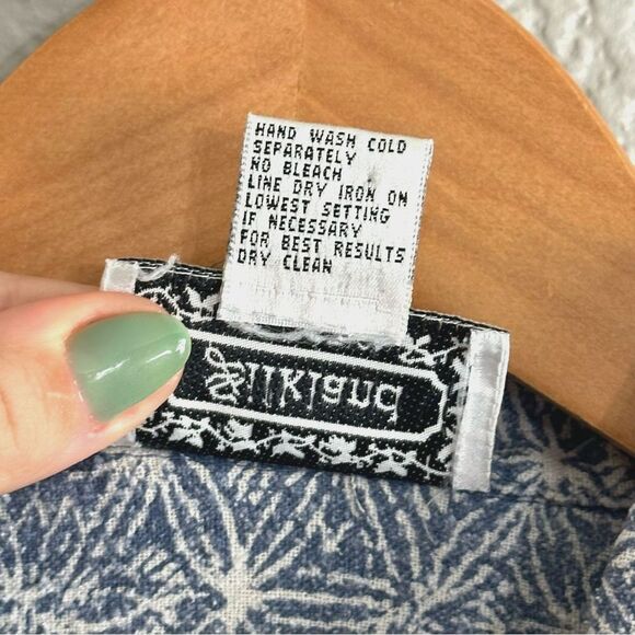 100% Silk Blouse Medium Blue Button Up Collared Sleeveless Top w Pocket Silkland - Picture 6 of 6